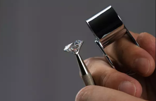 The role of vacuum in synthetic diamonds' production